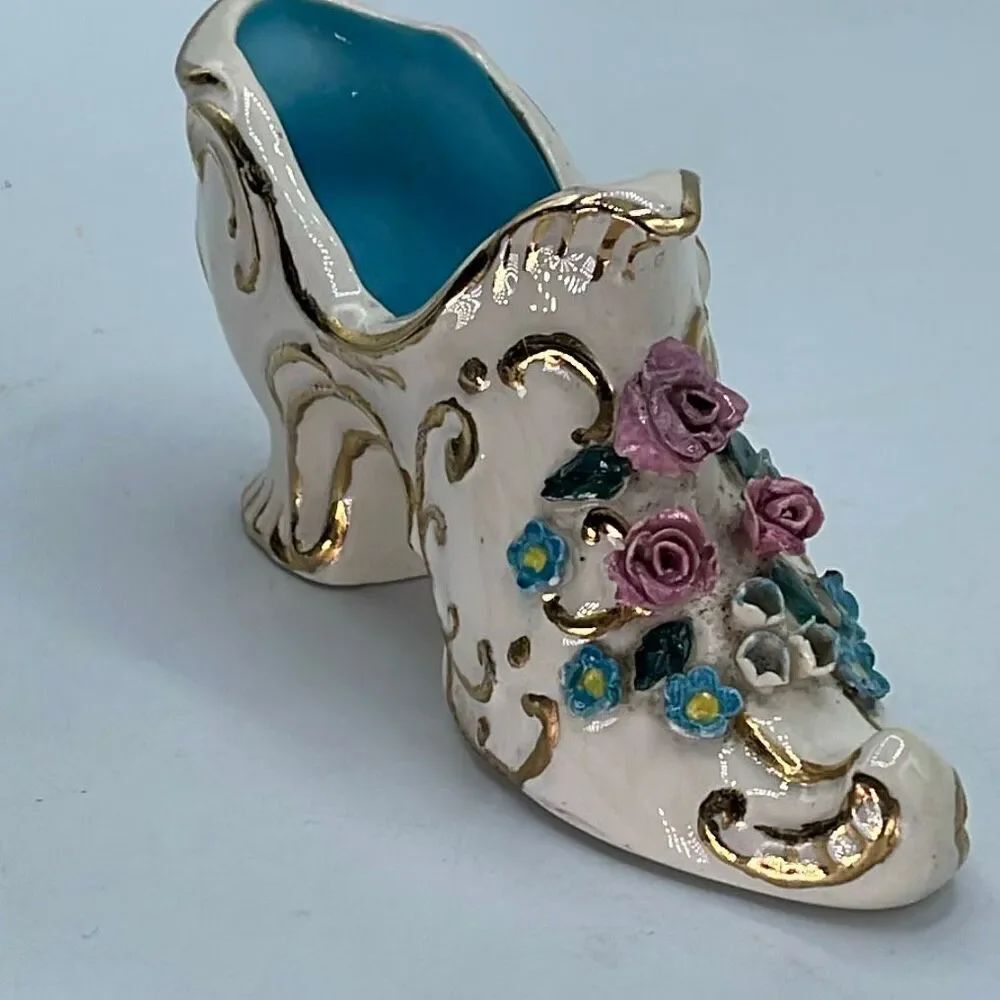 Midcentury 1952 handpainted high heel figurine.